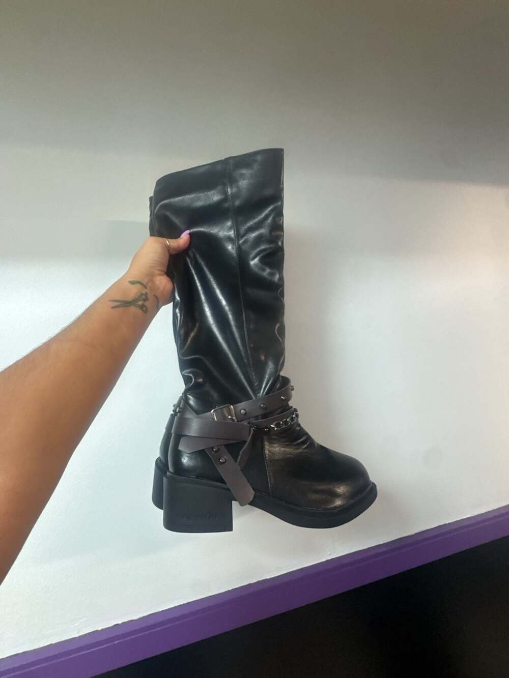 Knee-High Riding Boots with Chain - Picture 7 of 7
